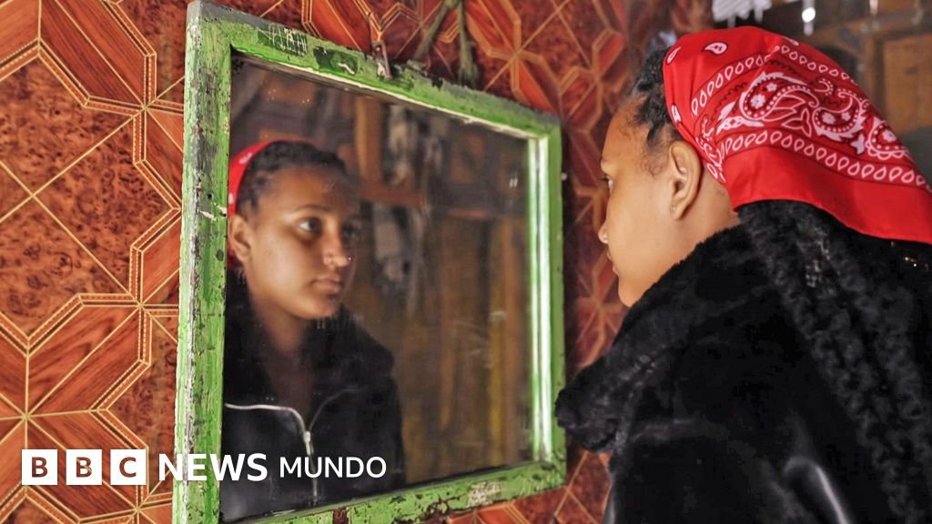 "Me informaron que mi padre había fallecido": hijos de soldados británicos nacidos cerca de una base militar revelan la verdad sobre sus padres.