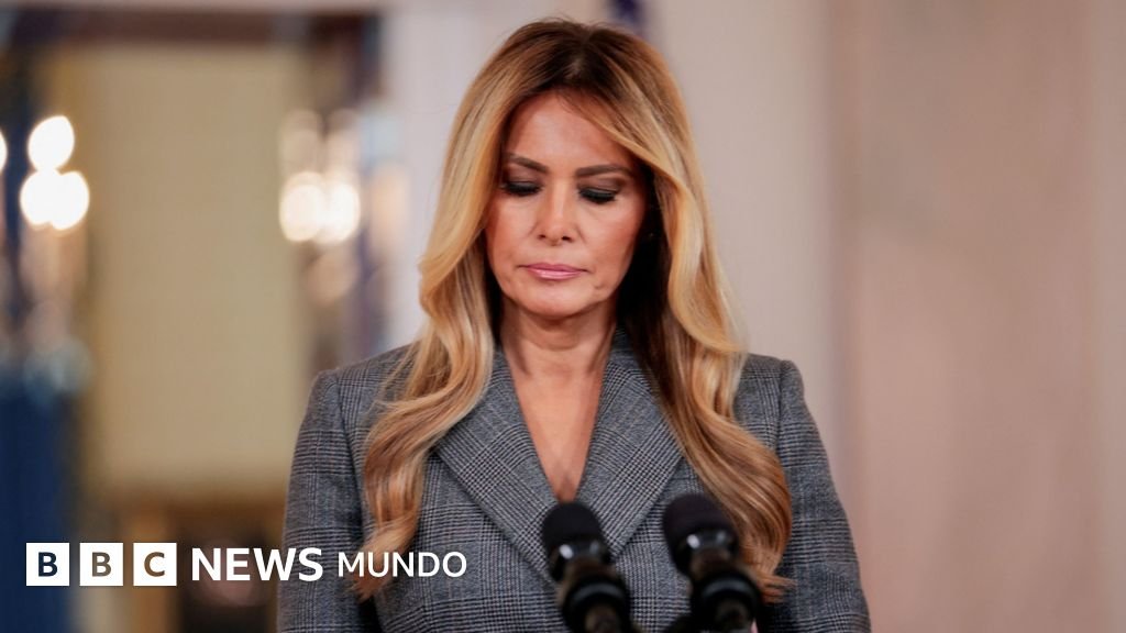 Melania Trump declara que los rumores sobre su conexión con Jeffrey Epstein "deben cesar".