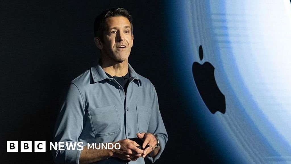 Quién es John Ternus, el ingeniero que asumirá como nuevo CEO de Apple (y su relevancia para el futuro de la compañía)