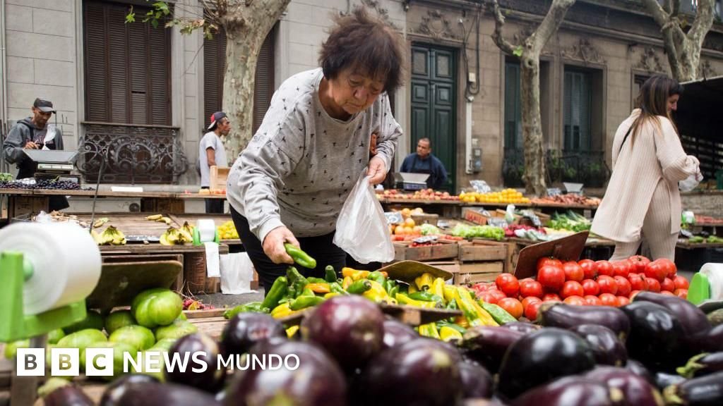 Razones de la inflación más baja en 70 años en Uruguay y los desafíos poco comunes que esto genera.