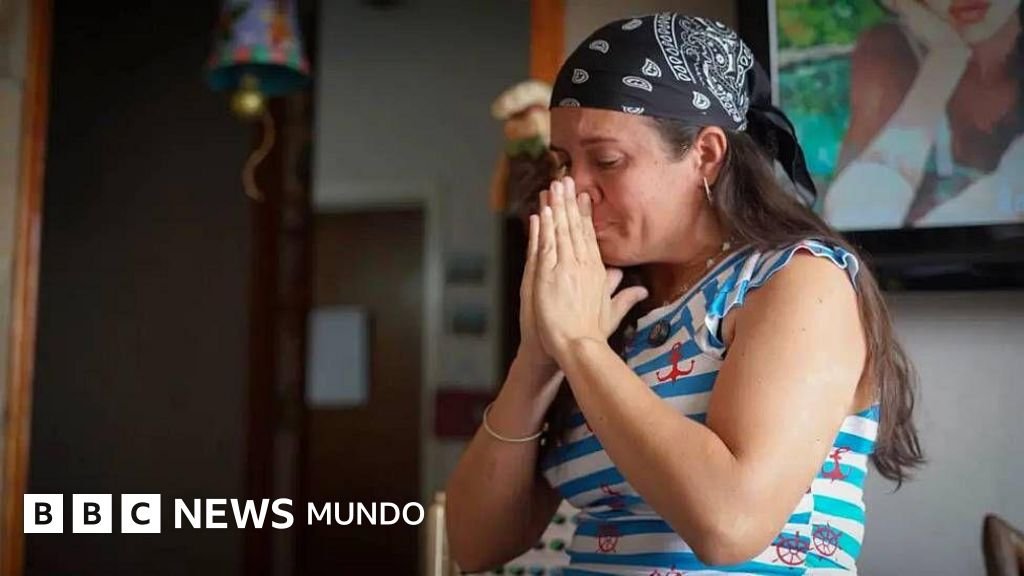 Ropa usada y tabletas de chocolate: el método de los prisioneros para transmitir mensajes ocultos desde la famosa prisión del Helicoide en Venezuela.