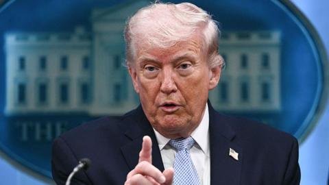 Trump advierte que "una civilización completa podría perecer esta noche" si Irán no negocia la reapertura del estrecho de Ormuz.