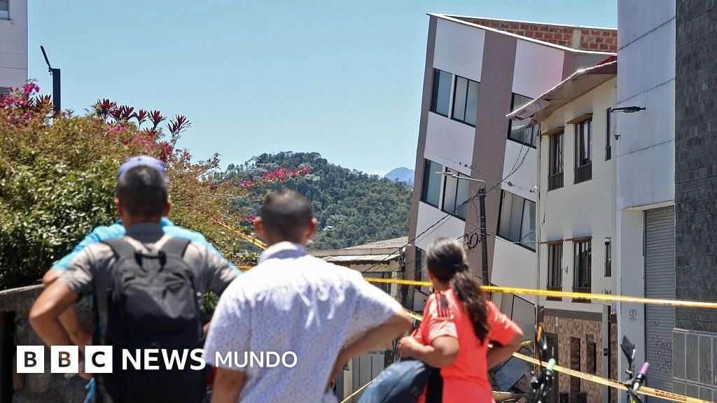"Caos Absoluto": la experiencia del terremoto en Manizales, una ciudad rodeada de edificios colapsados y paredes destrozadas.