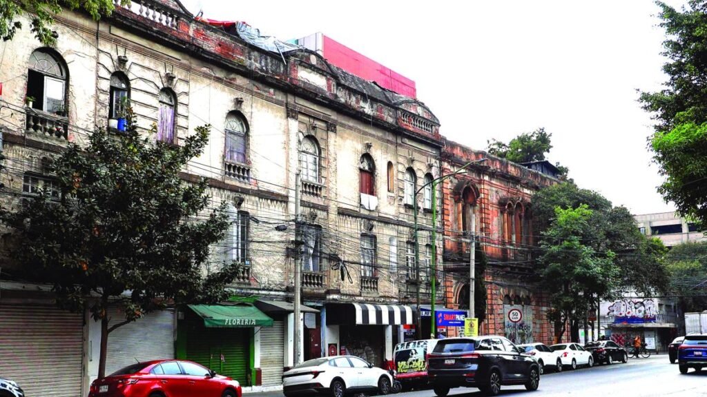 Demandan la restitución del edificio en 15 días; fue ocupado hace 22 años.