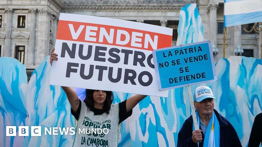 "Intentaron privatizar Argentina": 3 puntos clave sobre la controvertida reforma sobre la venta de terrenos a extranjeros que el gobierno de Milei se vio forzado a retractar.
