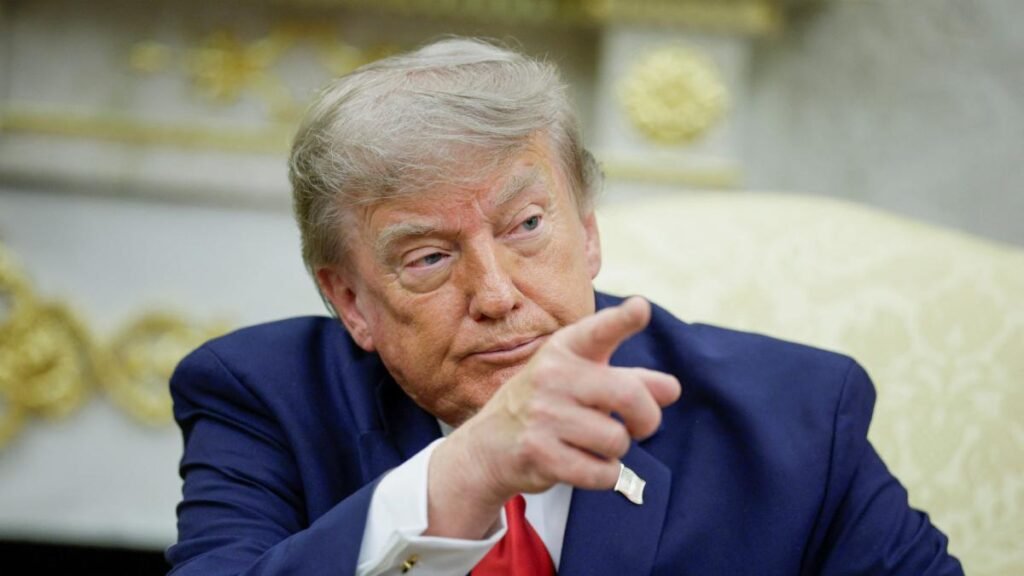 Trump rechaza la falta de municiones en EE. UU. y advierte con prisión a los filtradores.