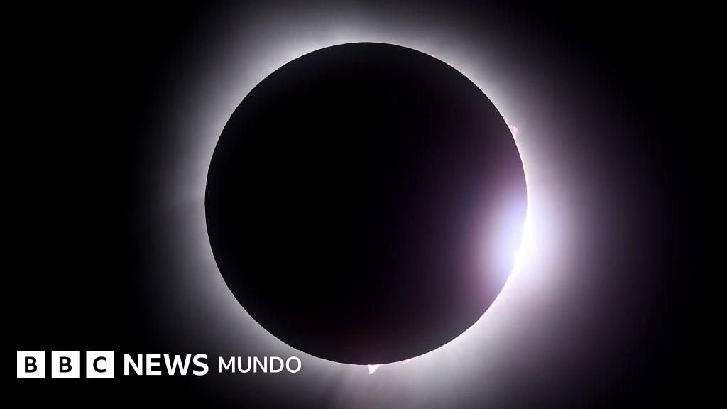 "Un fenómeno astronómico excepcional": la singular trilogía de eclipses que se observará en España.