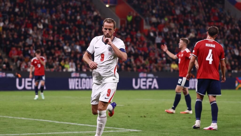 Inglaterra se impone 2-0 ante Chequia en la Nations League gracias a los tantos de Gordon y Kane