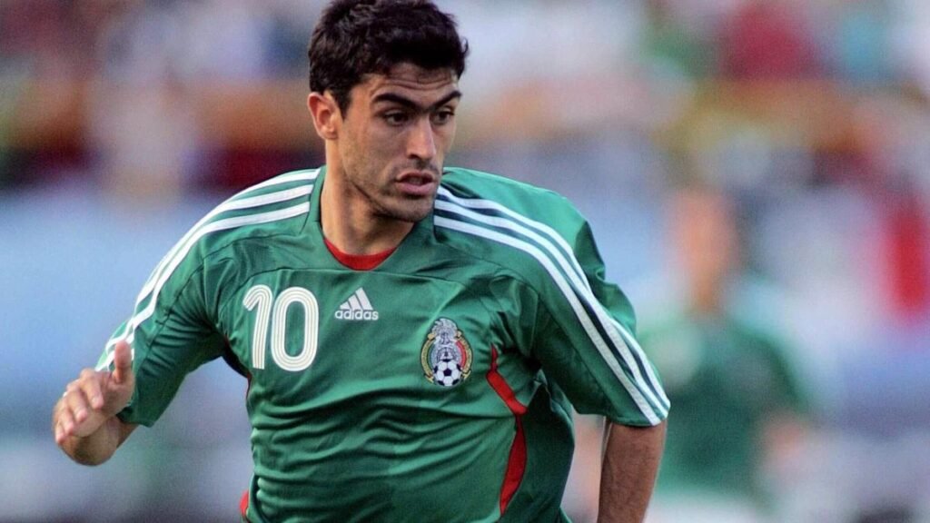 Nery Castillo presencia el estreno de Armando González en la Europa League