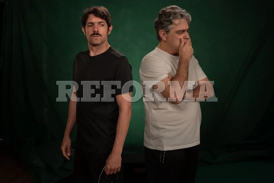 Transforma 'No Fue Penal': una mezcla de fútbol, amistad y responsabilidad en el teatro.