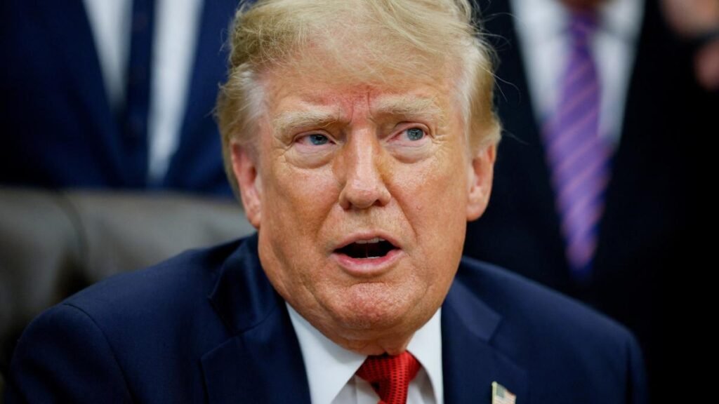 Trump excluye a CNN, MS NOW y Politico de la Casa Blanca; denuncia "ficción y mentiras"