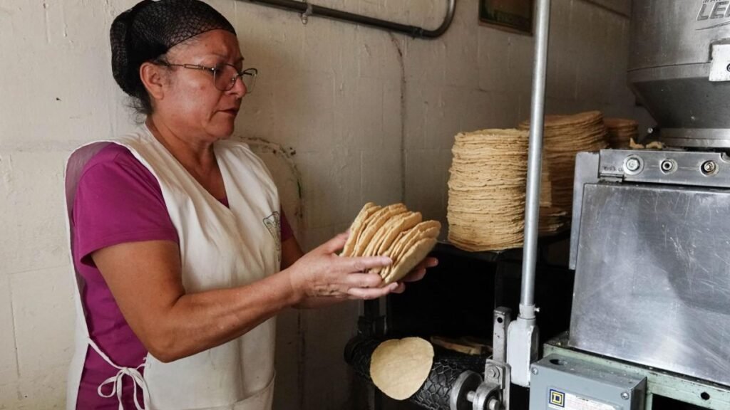 ¡Adiós a los chilaquiles en Morelos! El precio del kilo alcanza los treinta pesos.