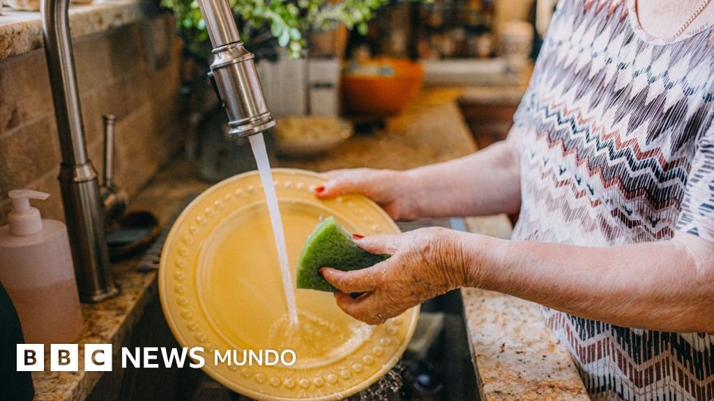 Los anfitriones de Airbnb ya no podrán pedir a los huéspedes que quiten las sábanas o laven los platos