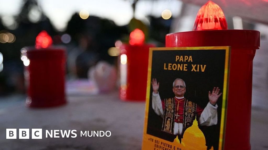 Los médicos del Papa aseguran que se recupera "según lo planeado" y que camina tras su cirugía por cáncer de pulmón